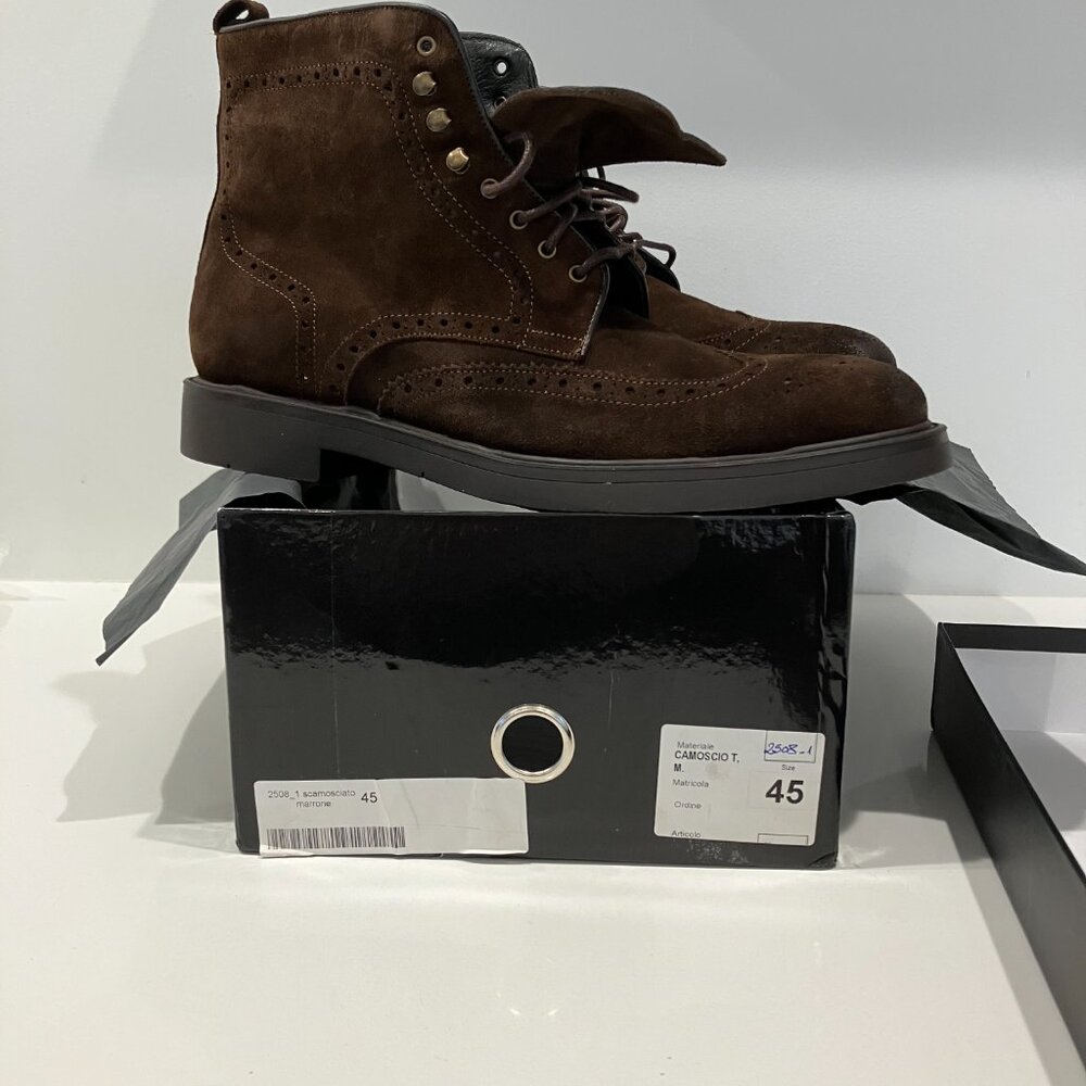 Mens Suede Lace up Books